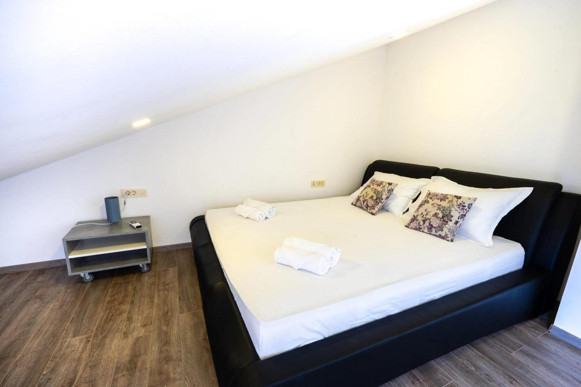 Modern In With Sea View Apartament