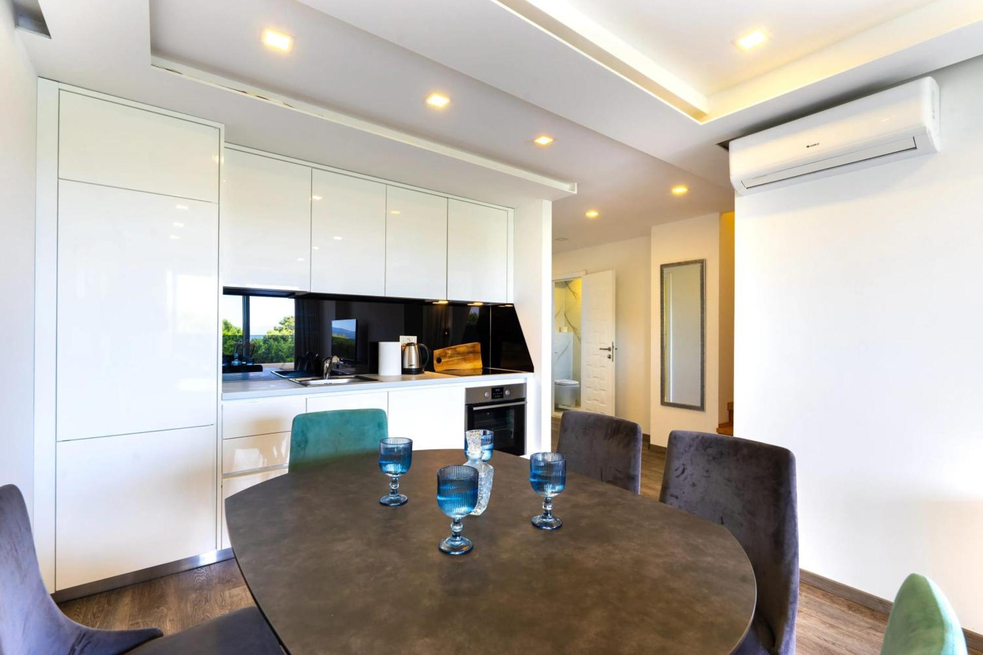 Modern In With Sea View Apartament *