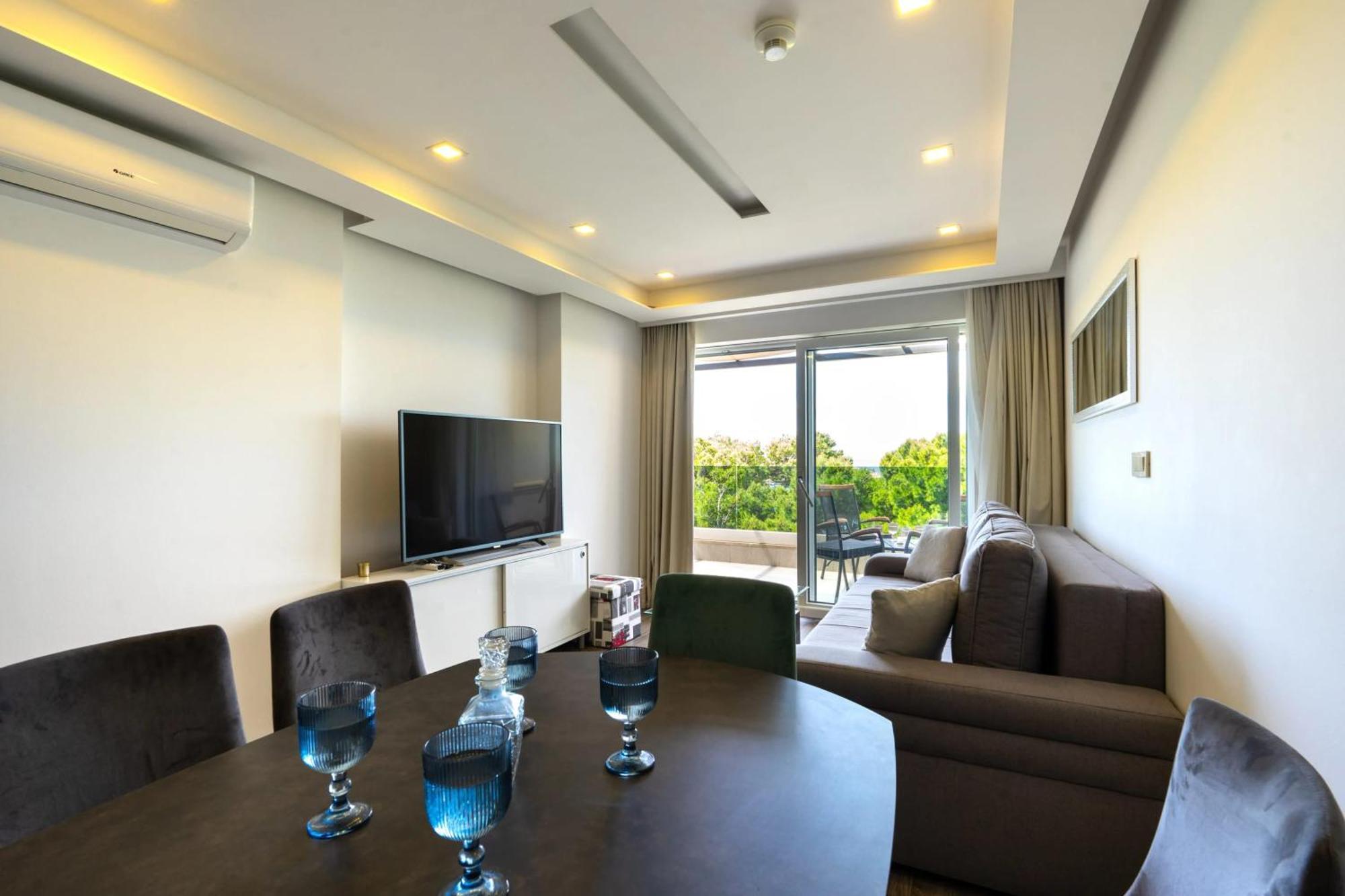 Modern In With Sea View *